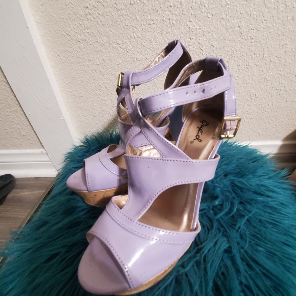 shoe's - Picture 2 of 2